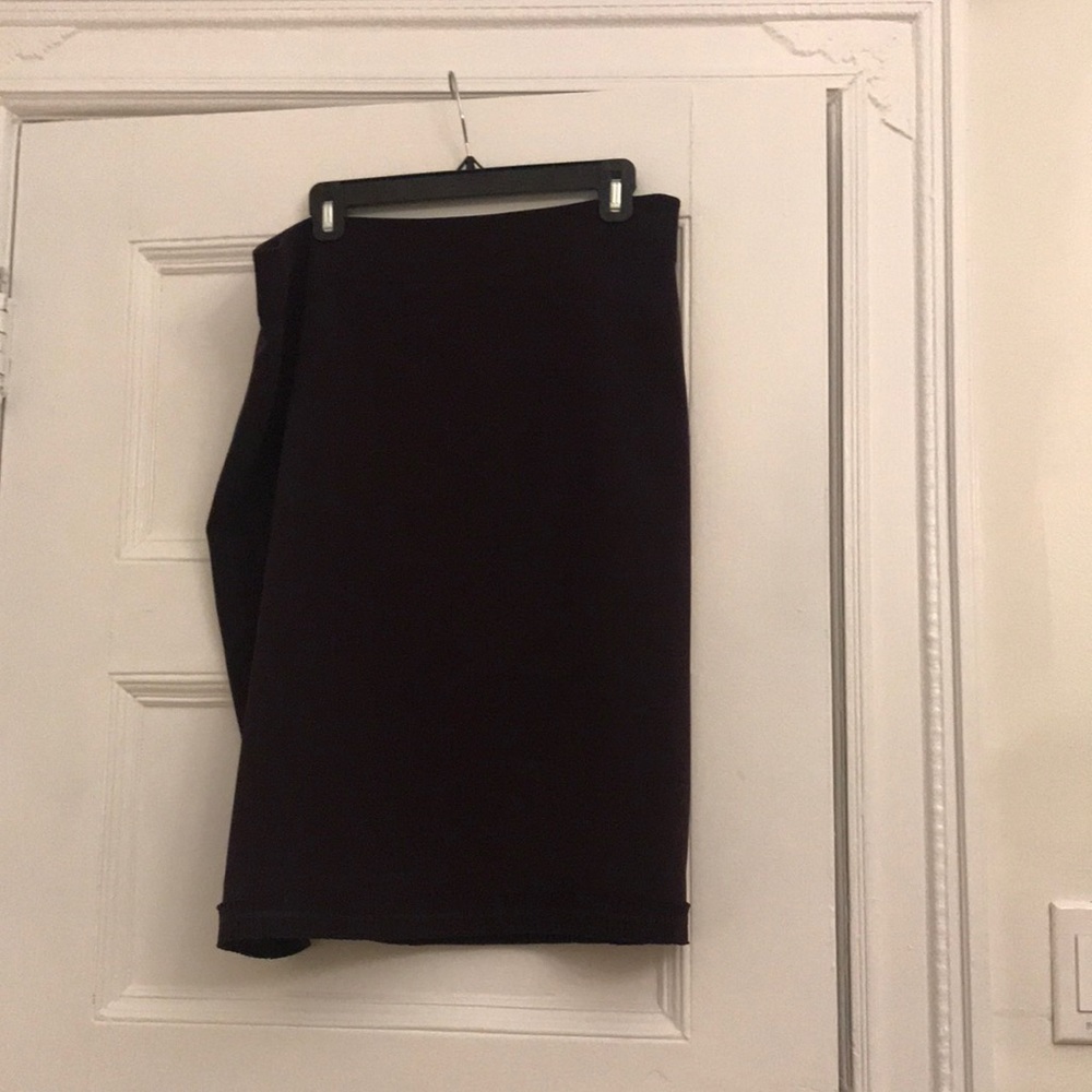 Albert Nipon pencil skirt in burgundy